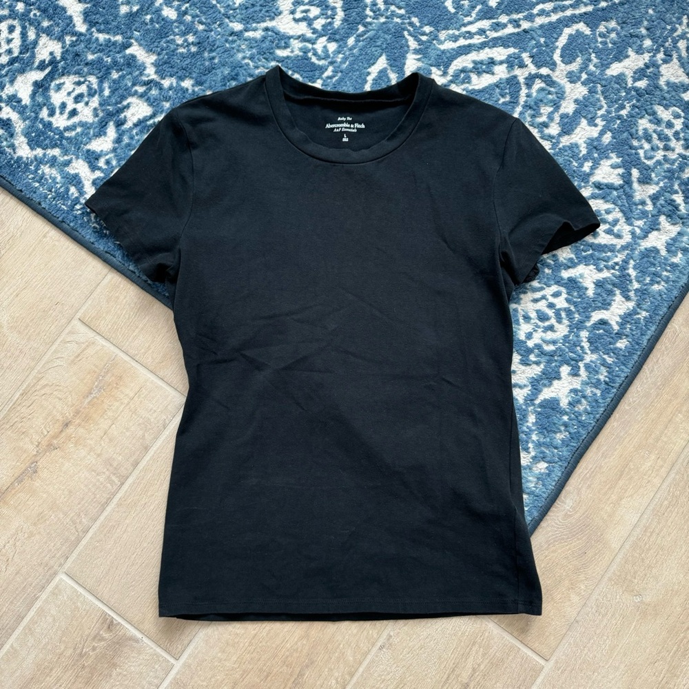 Abercrombie Tuckable Tee - Size LG